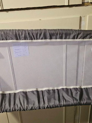 Safety 1st Bed Rail like new, mesh material, portable