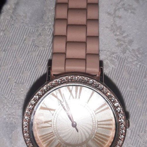 Watch in pink gold color like new without battery