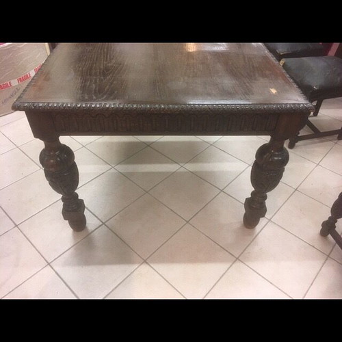 Renaissance dining set used, 8 leather chairs, walnut wood