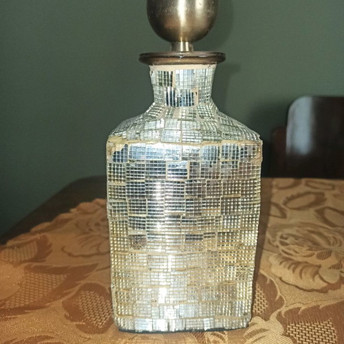 Carafe used with unique vintage design and gold details