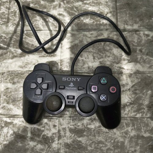 Sony PlayStation PS1 τσιπαρισμένο σαν καινούργιο με χειριστήριο και καλώδια
