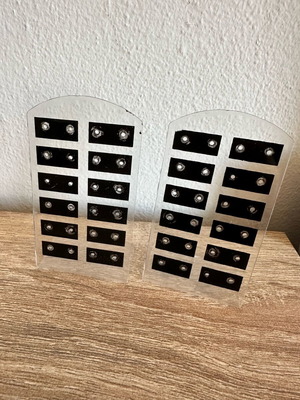 Earring stands like new, pack of 2 for 24 pairs