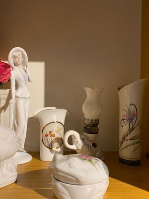 Decorative figurine set like new