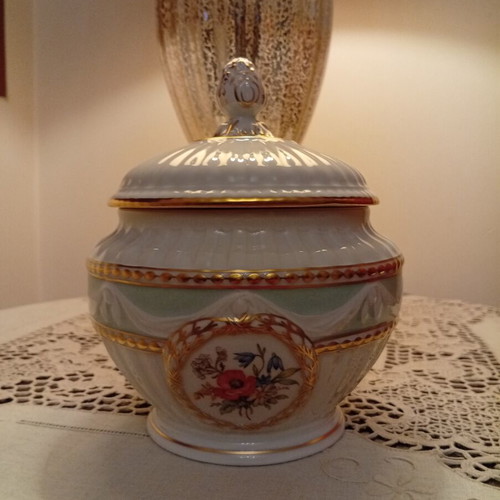 KPM Berlin porcelain bonbonniere like new, collectible edition