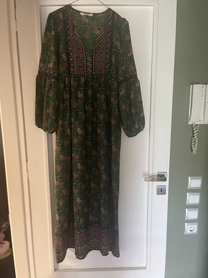 Μακρύ ethnic boho φόρεμα σαν καινούργιο, πράσινο ύφασμα σατέν