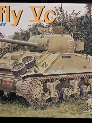 Collectible British Firefly VC Dragon 6182 tank model new
