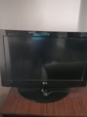 LG телевизор 26 инча HD ready употребяван