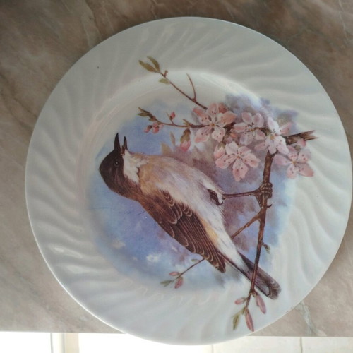 Vintage wall plate used in pink and sky blue tones