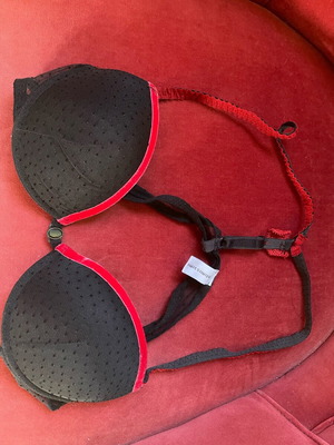 Intimissimi bra used, size S/M, black with red velvet details