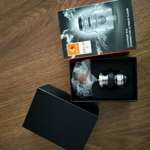 Electronic cigarette devices like new, set of 12 atomizers with batteries