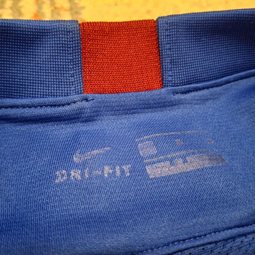 Authentic FC Barcelona 2018/19 training jersey Nike Dri-FIT size M like new