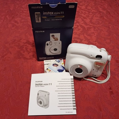 Fujifilm Instax Mini 11 camera new, white with film
