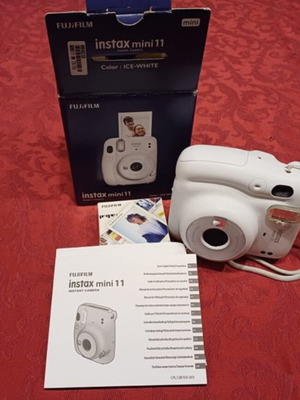 Fujifilm Instax Mini 11 camera new, white with film