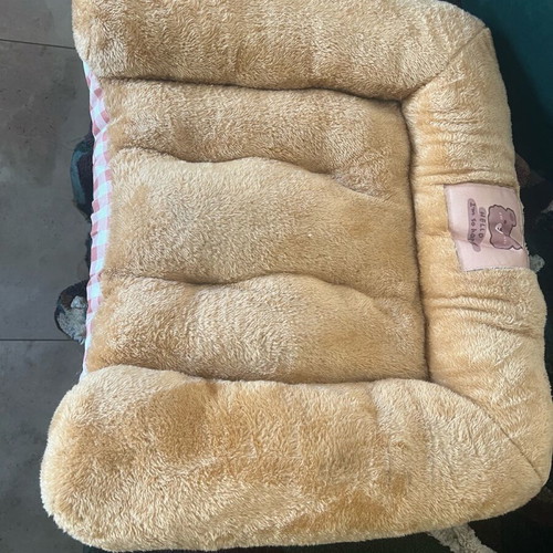 Dog bed new with washable bottom lining