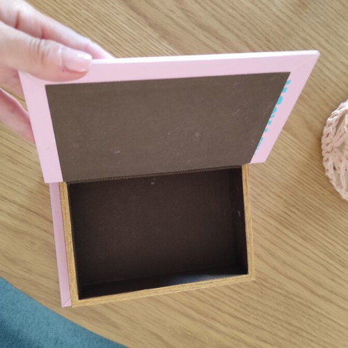 New York Book Storage Box like new, decorative and practical