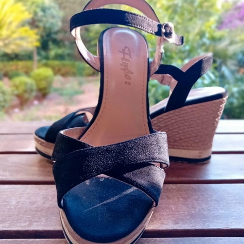 Platform sandals size 38 like new, black and white with strap
