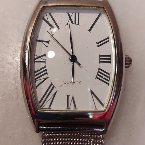 Silver women's wristwatch with Latin numerals, battery-powered