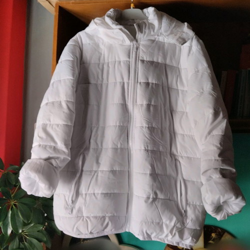 Jacket new size L white, lightweight and warm