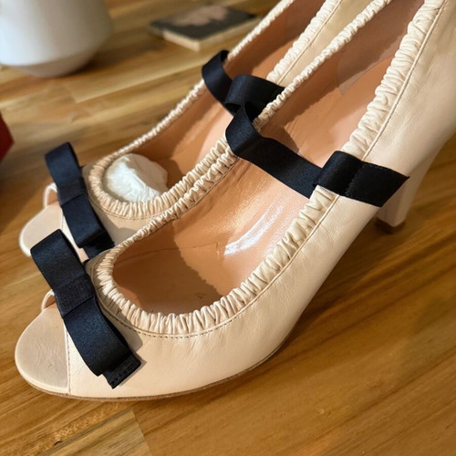 Γόβες Marc by Marc Jacobs Νο 40 σαν καινούργιο, εκρού με μαύρους φιόγκους