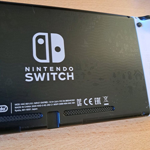 Nintendo Switch Animal Crossing Edition употребяван с SanDisk 64GB и зарядно