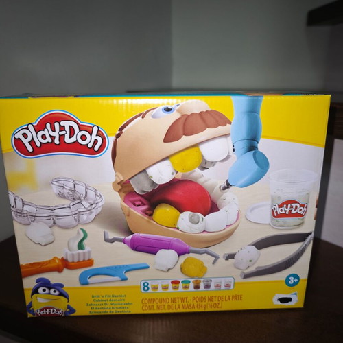 Play-Doh Dentist Set with Modeling Clay new