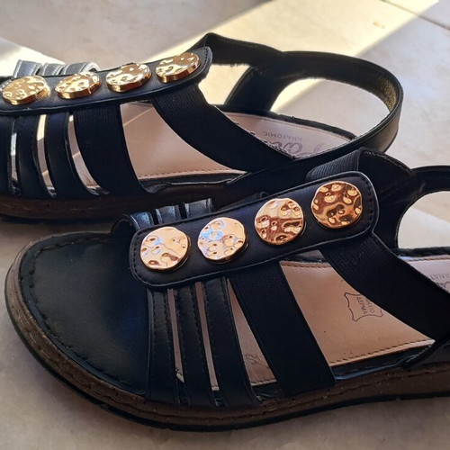 Parex leather summer sandals for girls size 36 like new, black with gold circles