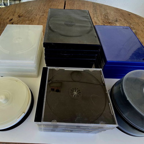 CD cases like new, pack of 750, various sizes and colors