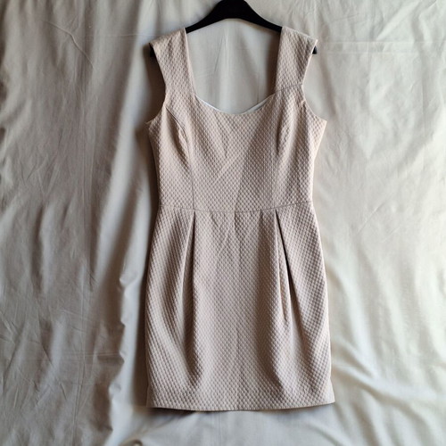 BSB Medium Beige Waffle Bow Mini Dress like new