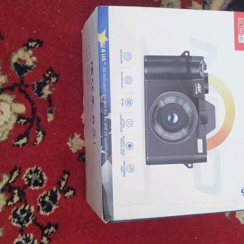 MBD 4K camera new with lens and memory card