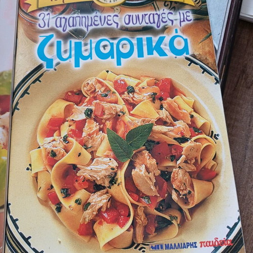 Cookbooks like new, pack of 2 with 50 and 31 recipes