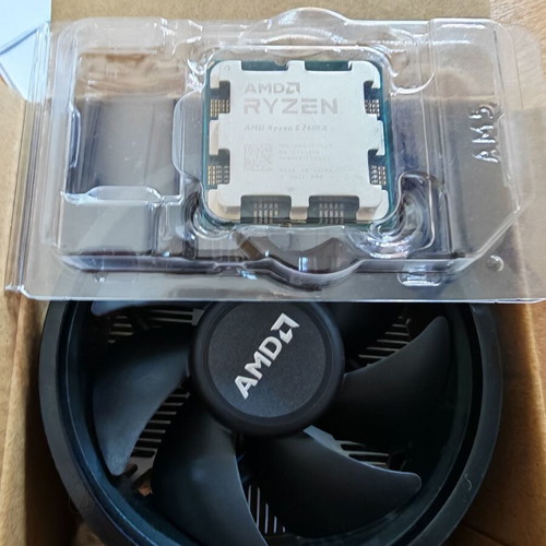 AMD Ryzen 5 7600X processor with cooler like new