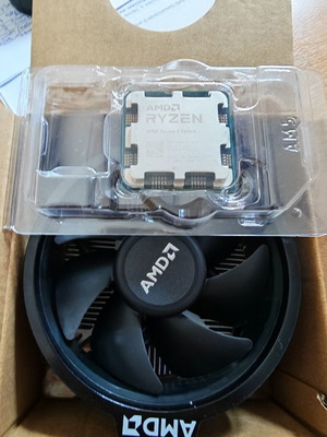 AMD Ryzen 5 7600X processor with cooler like new