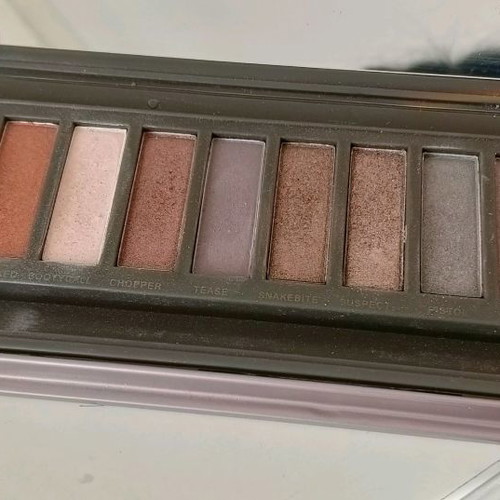 Urban Decay set used with 2 lipsticks, Naked palette, primer and eyeliner
