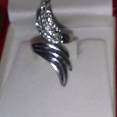 Silver bypass ring like new with angel wings design