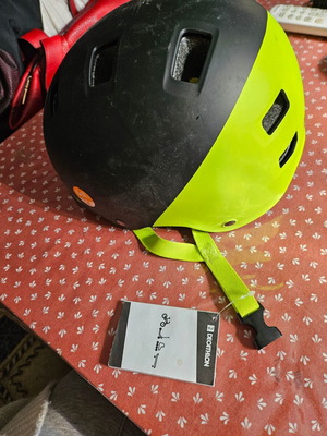 BTWIN Kids' Cycling Helmet Teen 520 new with tag