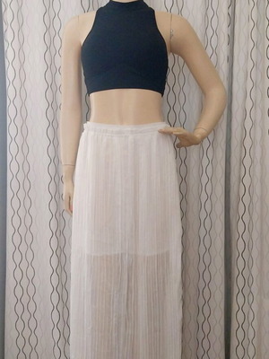 Mesh pleated skirt white like new, size M