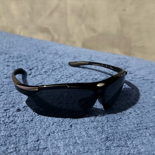 Sunglasses like new, black without case