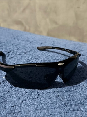 Sunglasses like new, black without case