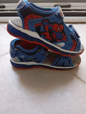 Geox Marvel Spider-Man сандали номер 33 като нови със светещи подметки