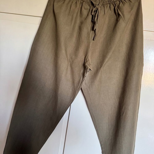 Women's linen pants khaki size 20 used with slight wear marks