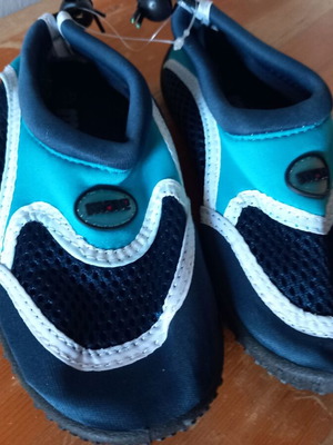 Mare kids' water shoes new, sizes 30 and 31, blue and turquoise