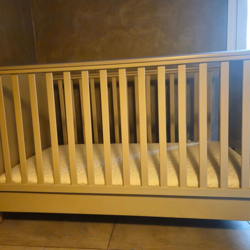 Casababy Oslo Convertible Baby Cot and Greco Strom Erato Mattress like new