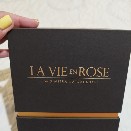 La Vie En Rose luxury box black and gold, new
