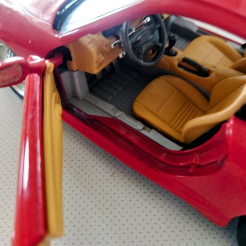 Porsche Carrera 911 GT 3 1997 model 1:18 like new, red