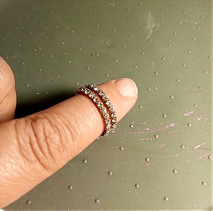Δύο δαχτυλίδια με στρας, από μέταλλο με λάστιχο για κάθε μέγεθος σε χρυσό χρώμα