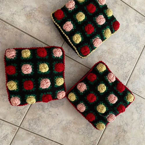 Decorative handmade pillows like new, pack of 3 with roses