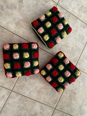 Decorative handmade pillows like new, pack of 3 with roses