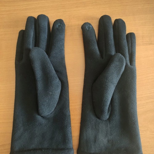 Azade black gloves new, fleece with rhinestones and embossed detail
