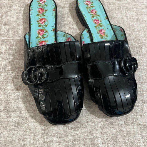 Gucci GG Marmont flat mules used, black patent leather, size 39.5