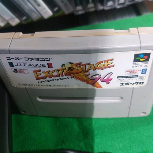 Super Nintendo Famicom (Japanese) like new with all cables and original controller